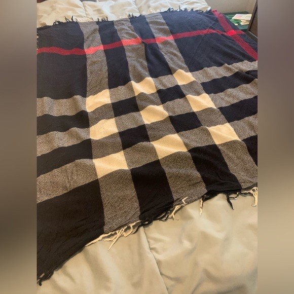 Women’s Burberry Scarf - Picture 3 of 4